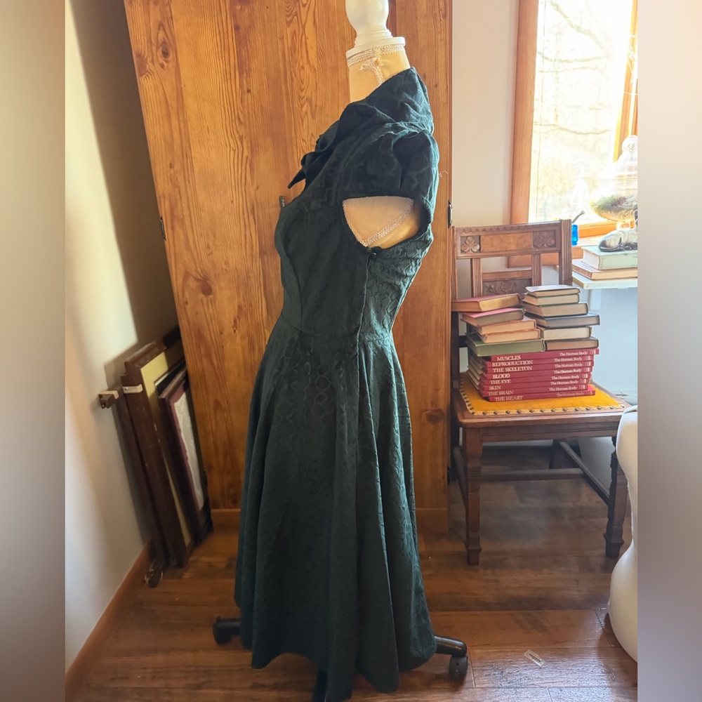 Hearts & Roses 50’s Style Velvet Dress Size 8